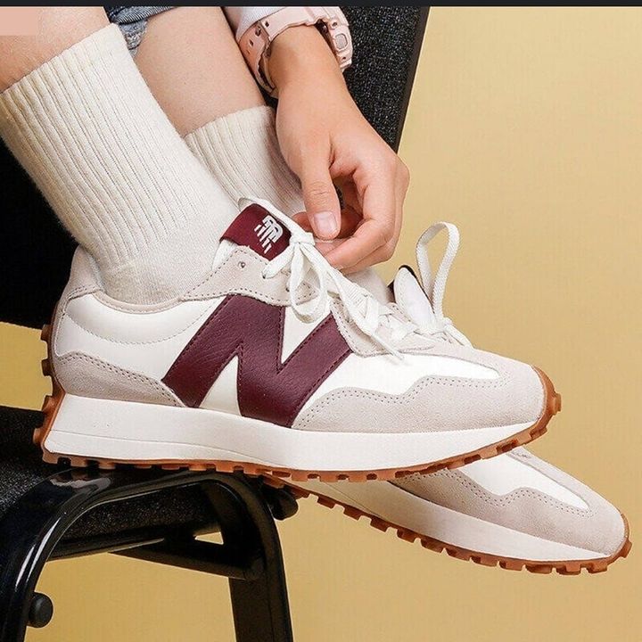 New Balance 327 Sneakers