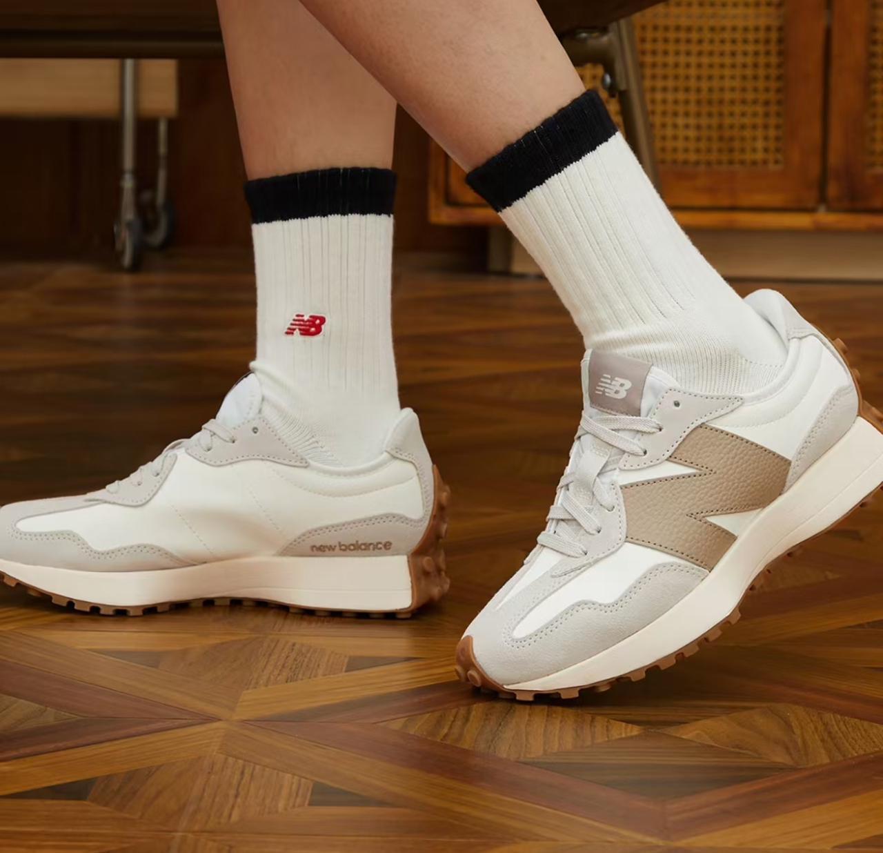 New Balance 327 Sneakers