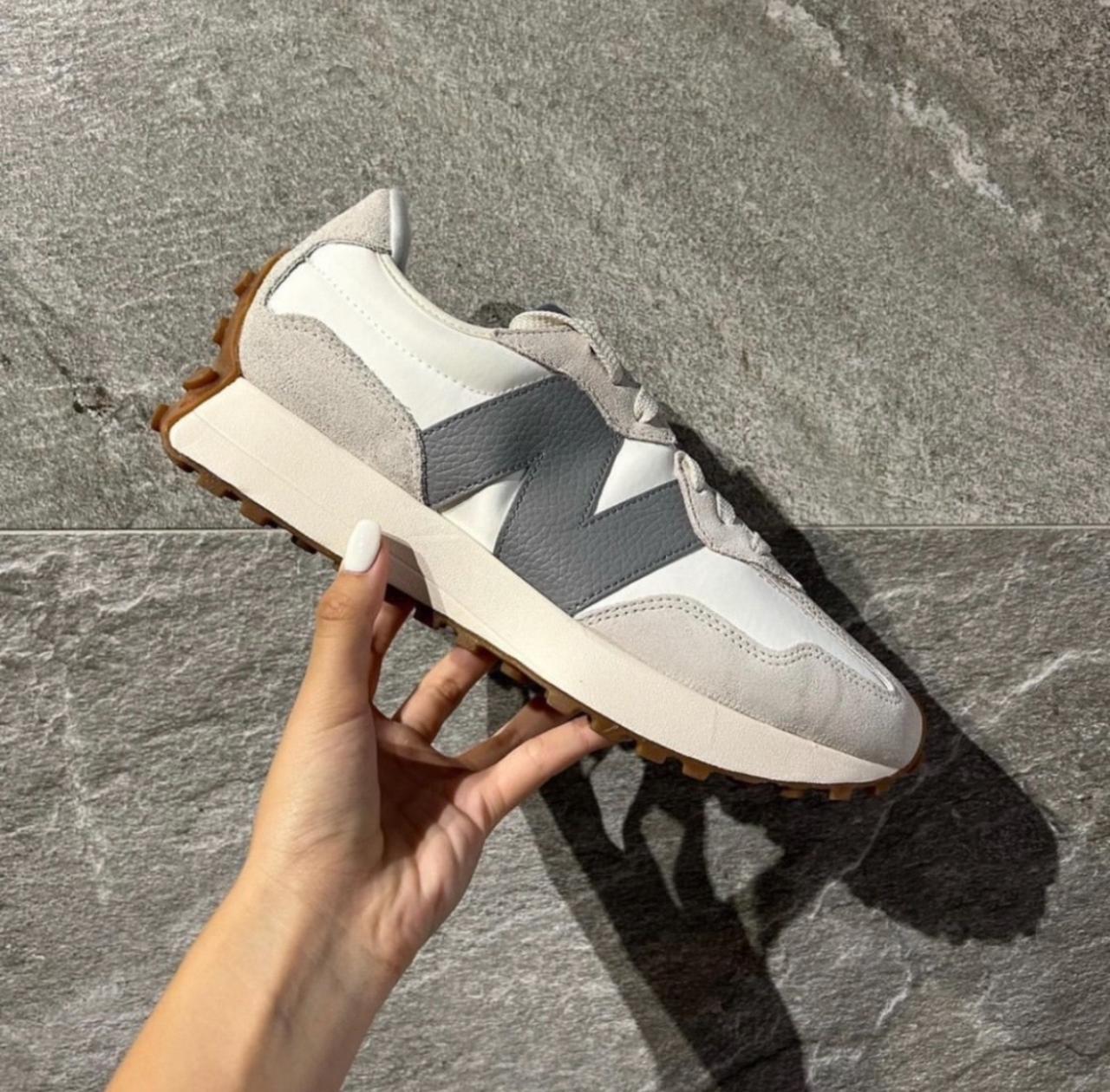 New Balance 327 Sneakers