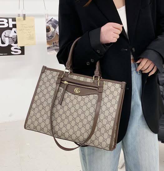 GG Supreme Tote Bag