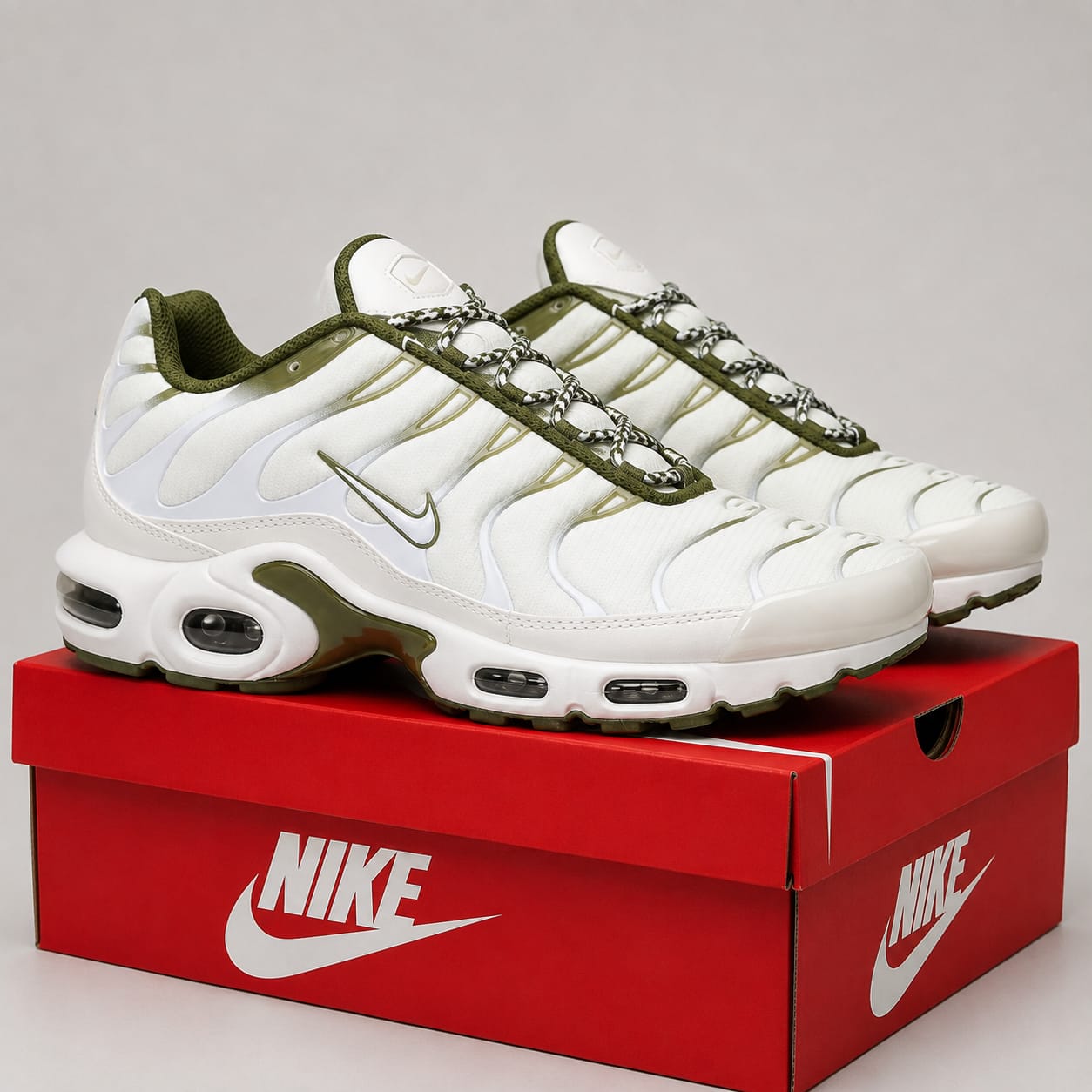 Air Max Plus Sneakers