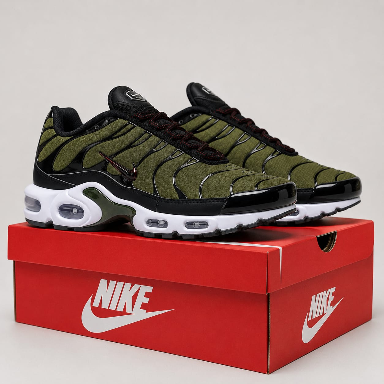 Air Max Plus Sneakers