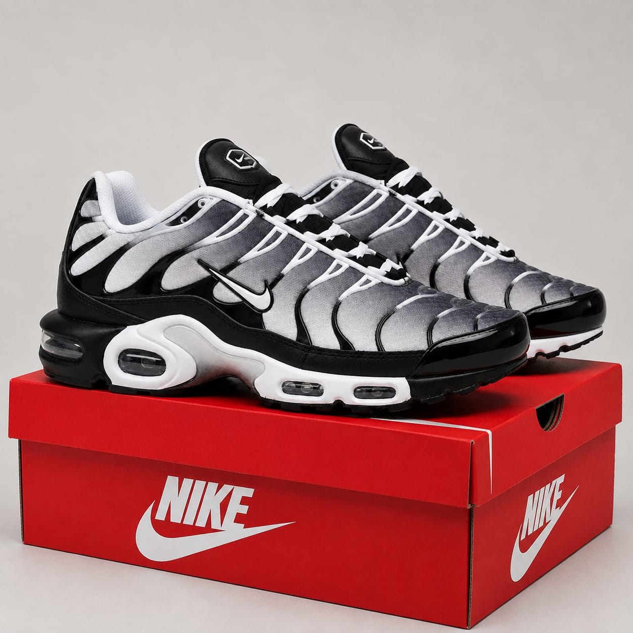 Air Max Plus Sneakers